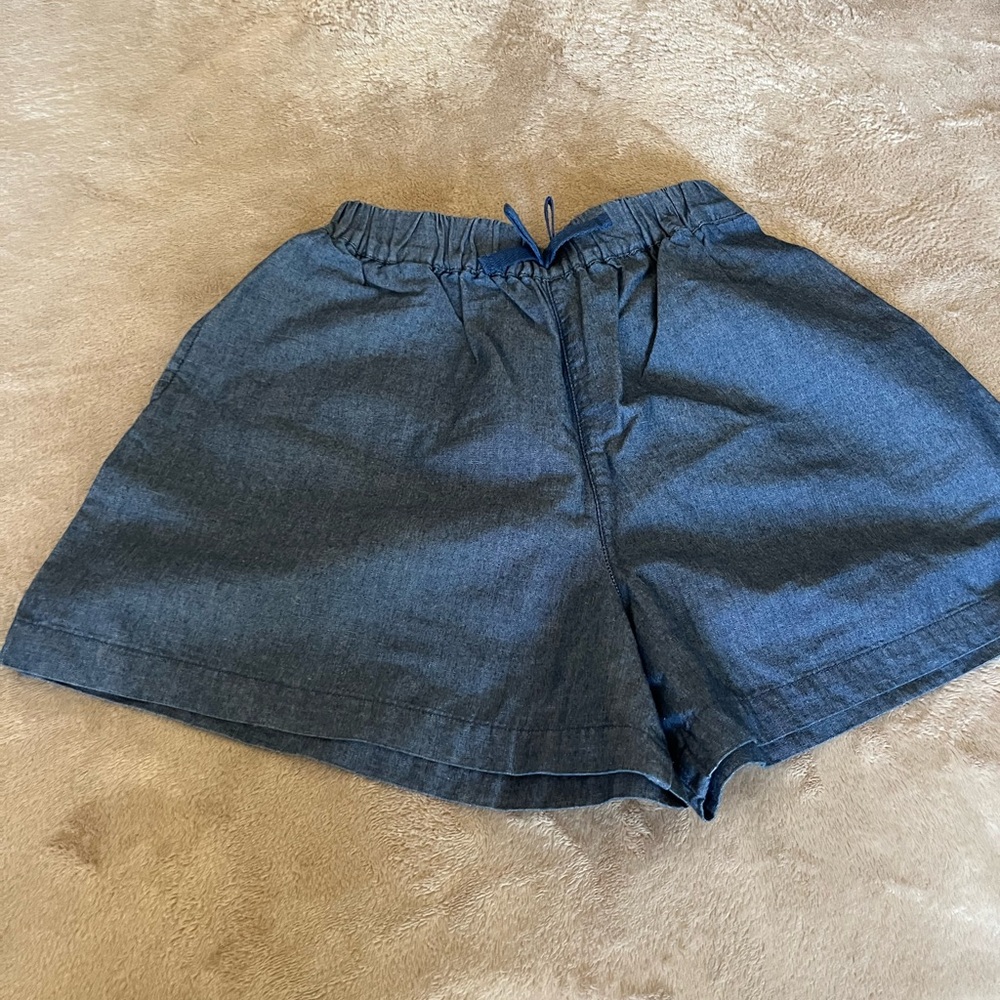 NWT UNI QLO Girls Chambray Easy Flare Shorts Size 5-6 height 45-49 inch Waist 19